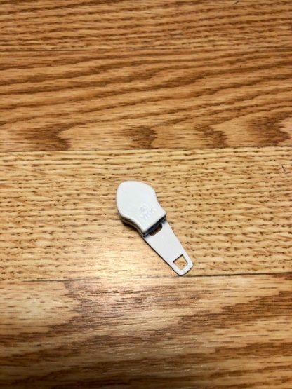 YKK Zipper Single locking Medal Slider #10 White (Coil) - Image 2
